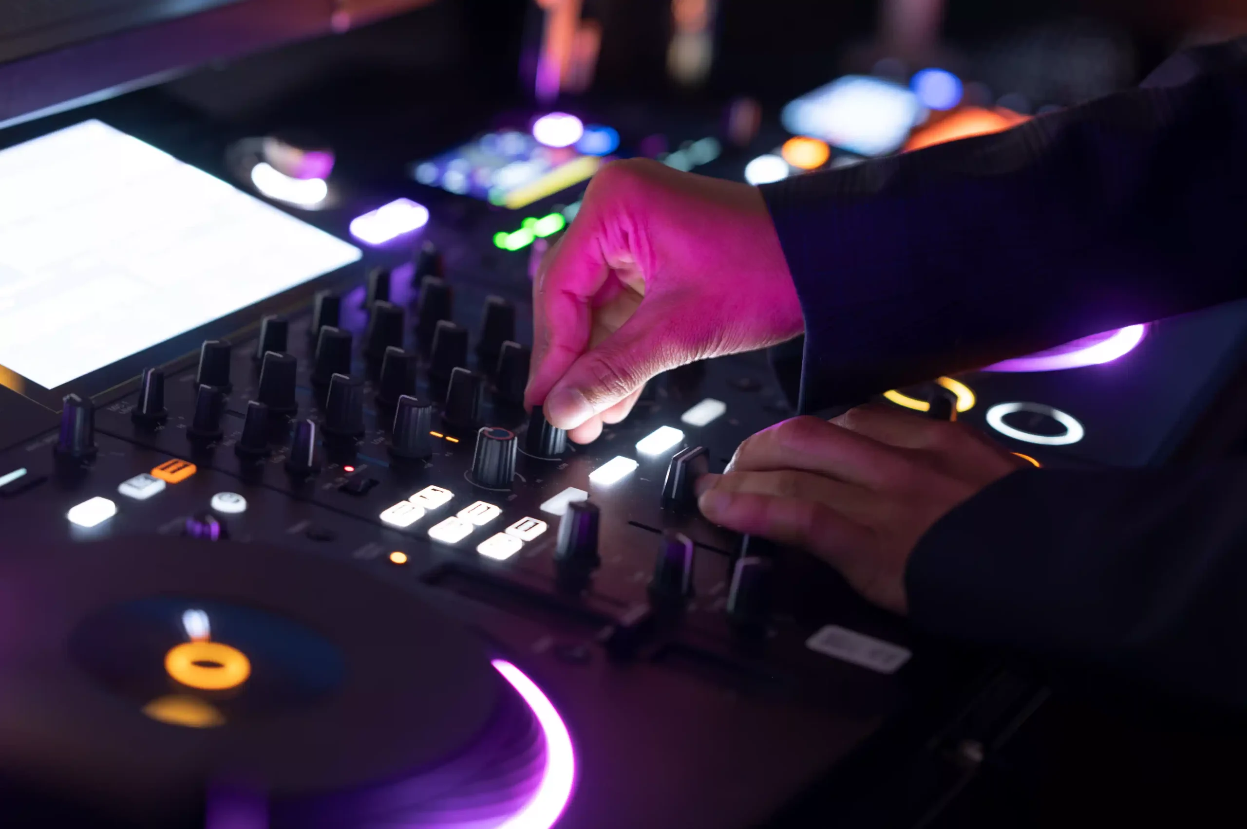 Platine Pioneer Opus Quad de YØUNX avec Youen qui mixe